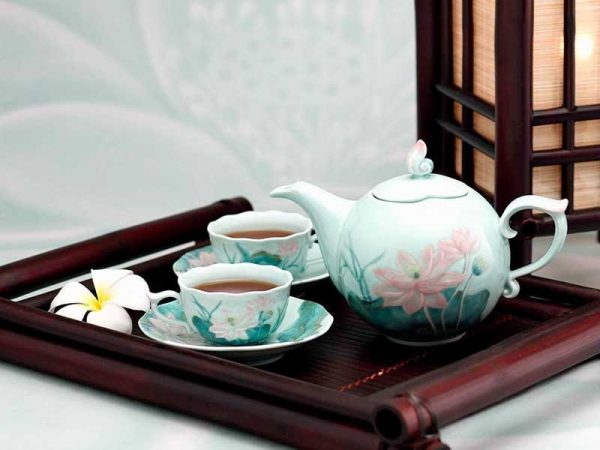 Bộ trà ấm Minh Long Sen Màu 0.7L