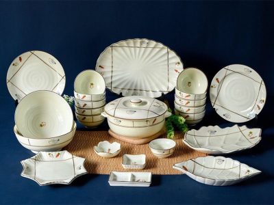 Bộ bàn ăn Minh Long Âu-Á Hoàng Cung Sen Vàng – 44 sản phẩm